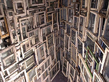 246_Chiharu_Shiota_Einsame_Zelle_2006